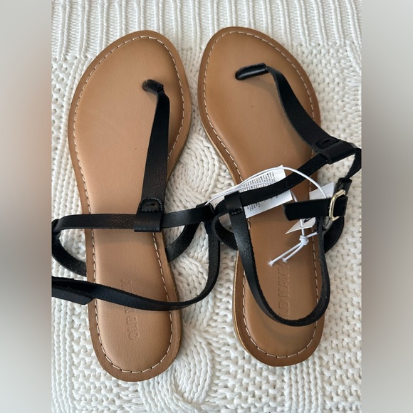 Old navy sandals - Picture 1 of 1